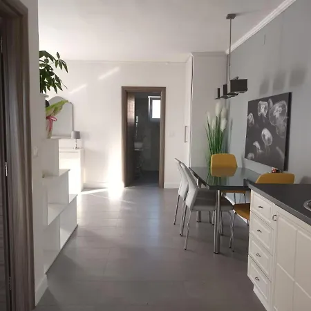Merlin Apartment *